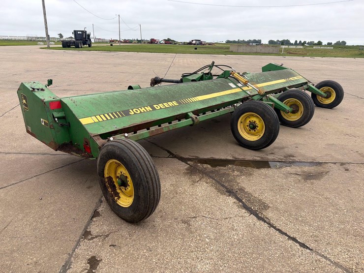 john-deere-220-image-3