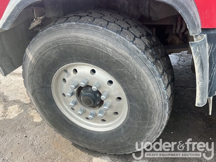 2018-freightliner-114sd-image-23