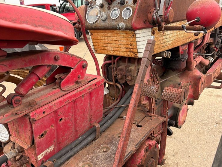 farmall-460-tractor-image-28