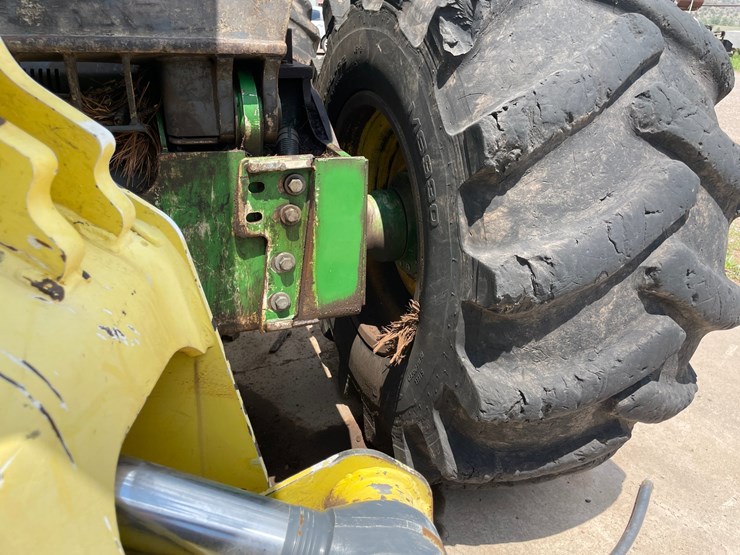 2015-deere-648l-image-25