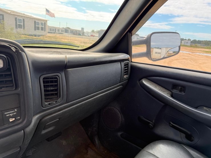 2002-gmc-2500hd-image-30