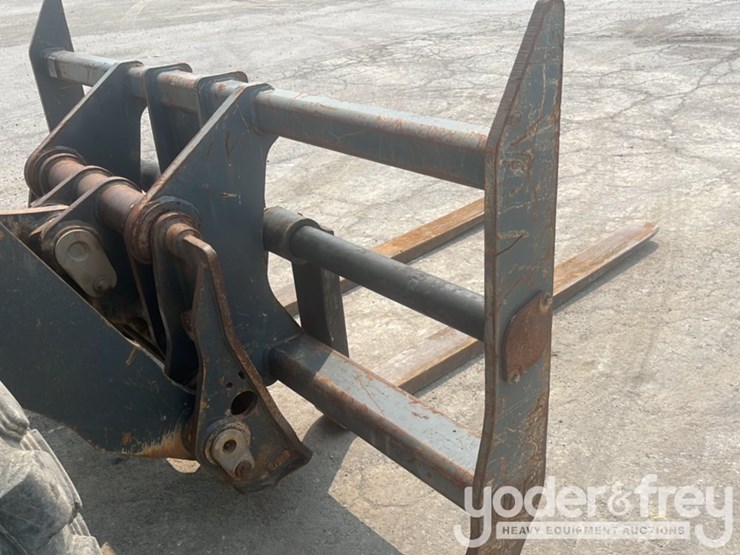 2014-deere-624k-image-33