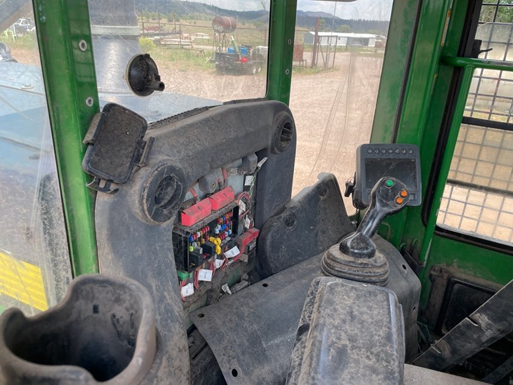 2015-deere-648l-image-48