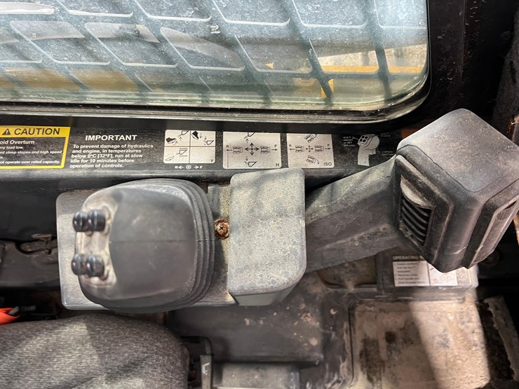 deere-324g-image-27