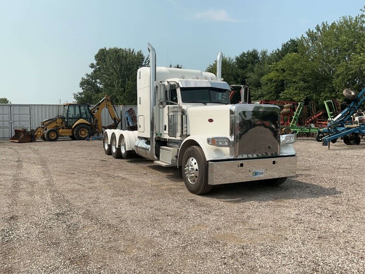 2013-peterbilt-389-image-2