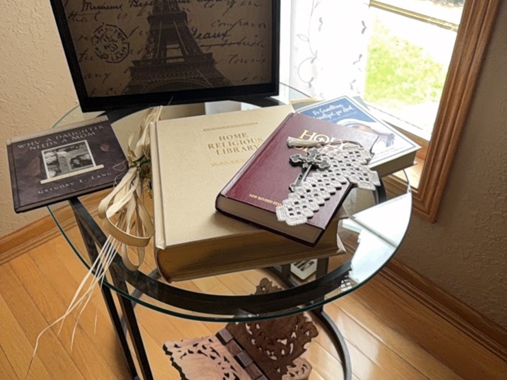 modern-diamond-shaped-wall-decoration,-eifel-tower-background-piece,-religious-books-and-other-items.-(less-table)-image-6