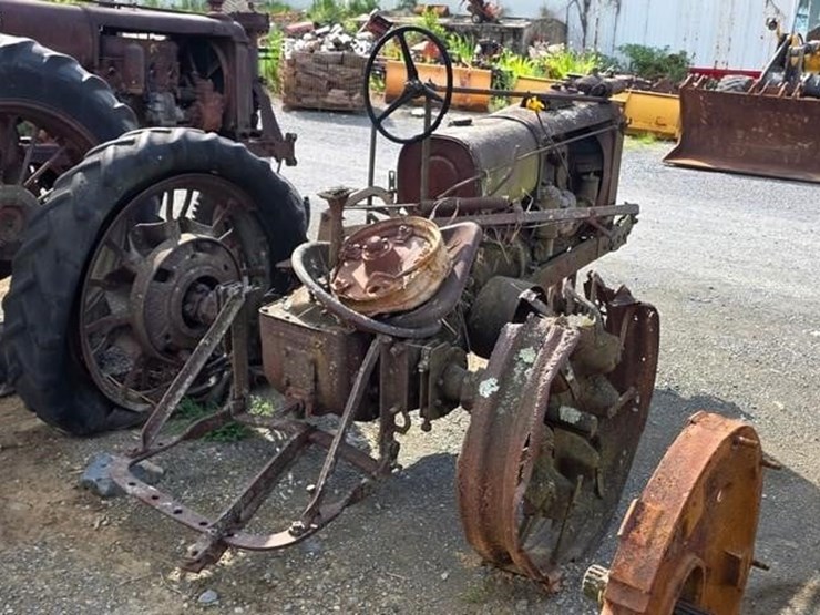 farmall-f14-tractor-(not-running)-image-4
