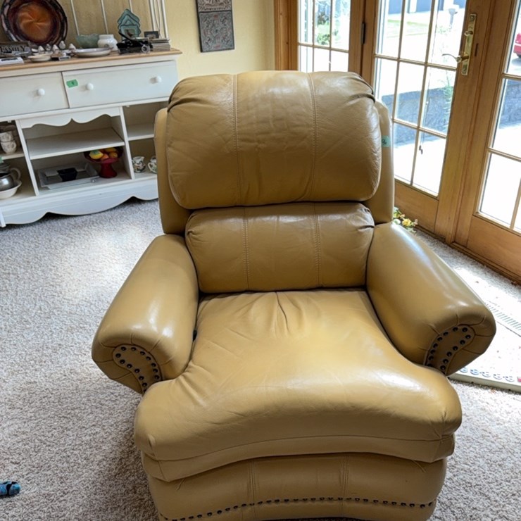 Electrical reclining chair , very nice condition