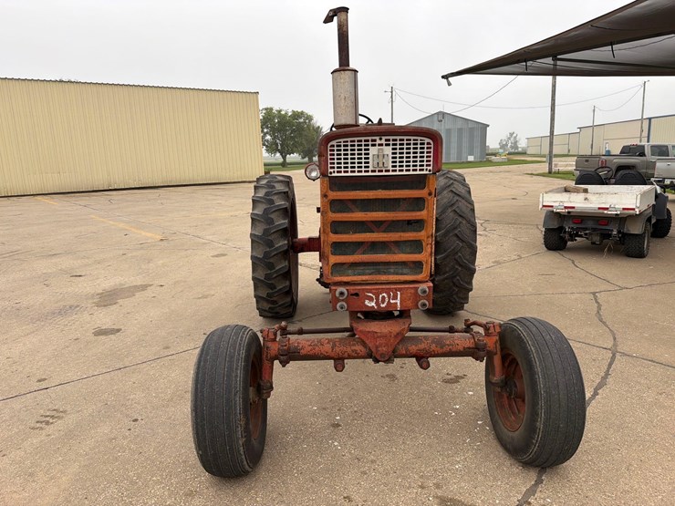 farmall-460-tractor-image-3