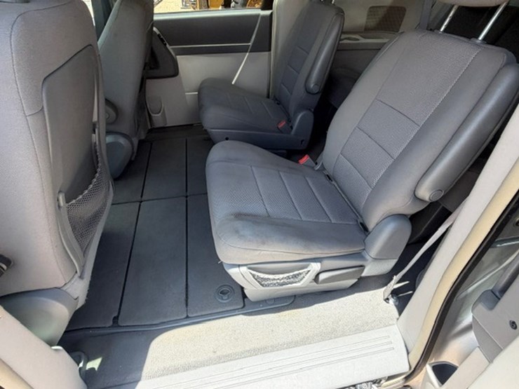 2009-dodge-grand-caravan-sxt-image-25