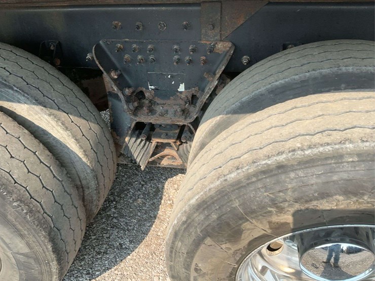 2017-peterbilt-348-image-26