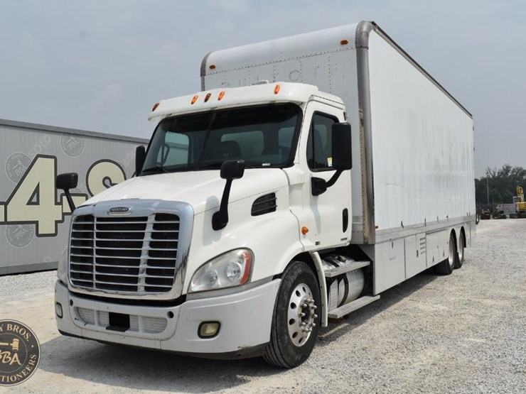 2011-freightliner-cascadia-113-image-1