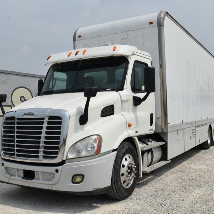 2011 FREIGHTLINER CASCADIA 113