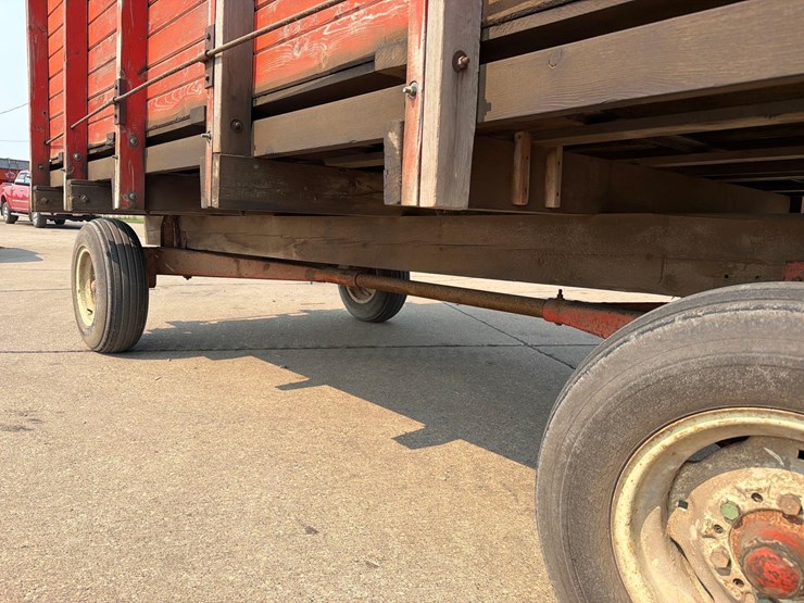 lindsay-14ft-front-unload-silage-wagon-image-25