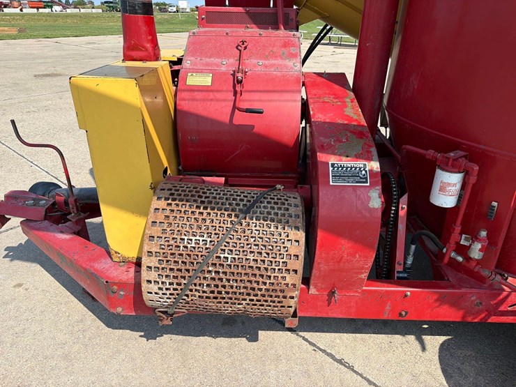 new-holland-358-image-11