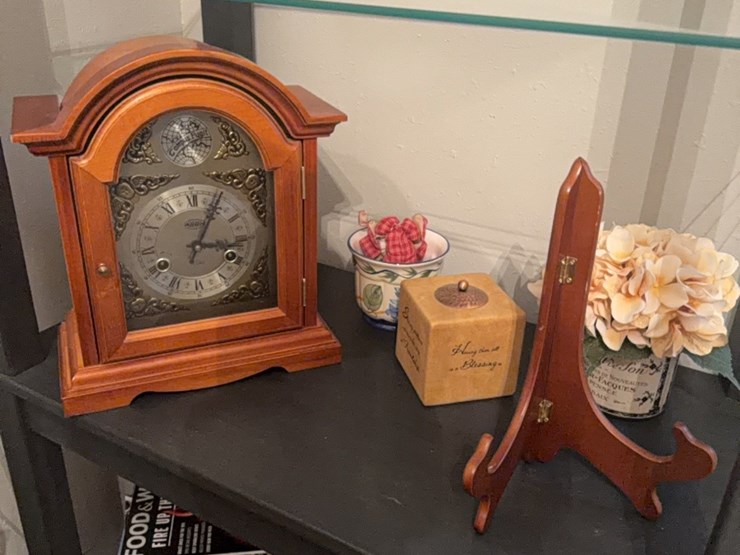 31-day-wind,-chiming-mantle-clock.-has-pendleton,-less-key.-includes-miscellaneous-items-pictured-image-10