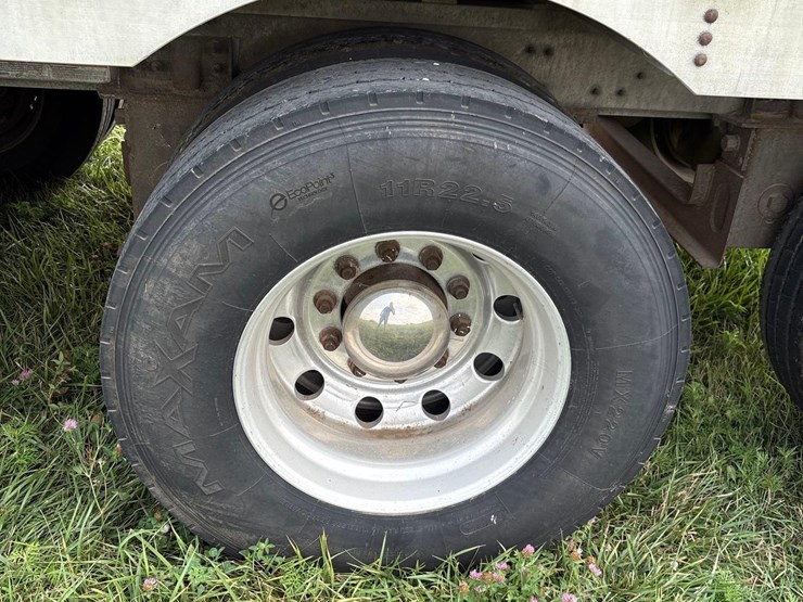 2014-wilson-livestock-trailer-image-54
