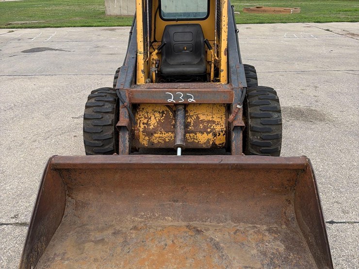 new-holland-l555-image-2