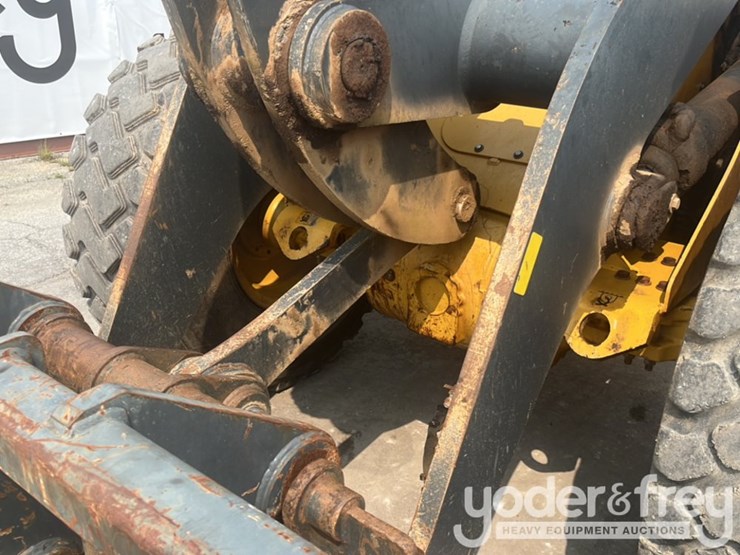 2014-deere-624k-image-13