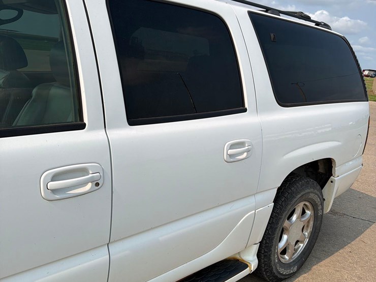 2005-gmc-yukon-denali-image-11