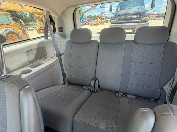 2009-dodge-grand-caravan-sxt-image-30