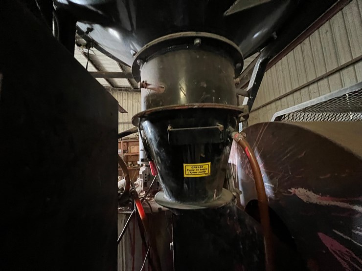usc-800-seed-treater-with-guardrails-and-screen-image-24