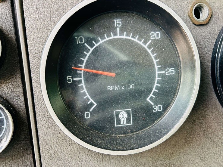 2005-kenworth-t300-image-71