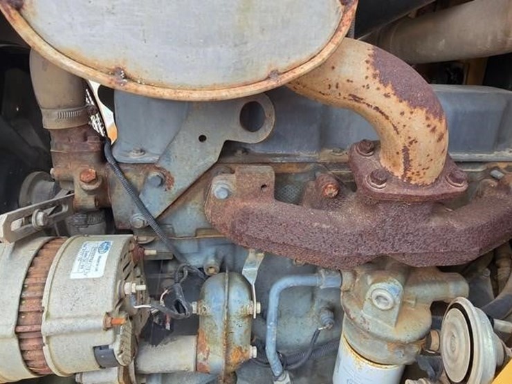 new-holland-555e-image-33
