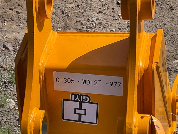 2026-caterpillar-305-image-6