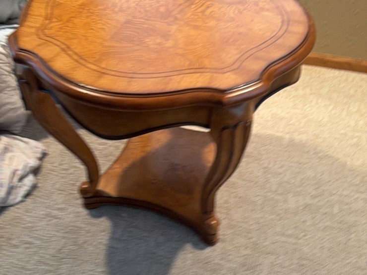 end-table,-nice-shape-image-3