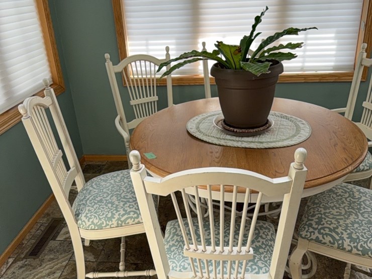 kitchen-table-and-6-chairs(does-not-include-plant)-image-3