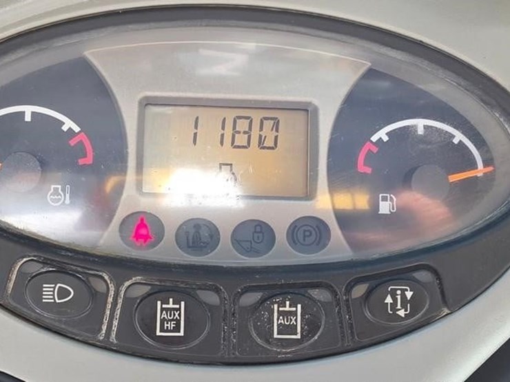2010-bobcat-t300-image-55