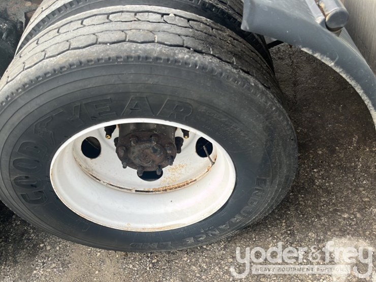 2018-freightliner-cascadia-113-image-12