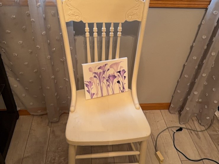 white-chair-with-painting-image-8