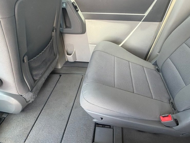 2009-dodge-grand-caravan-sxt-image-32