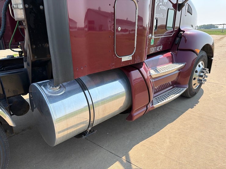 2010-kenworth-t660-image-25