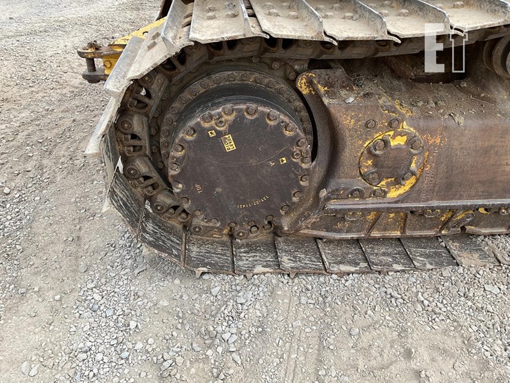 2015-komatsu-d61ex-23-image-10