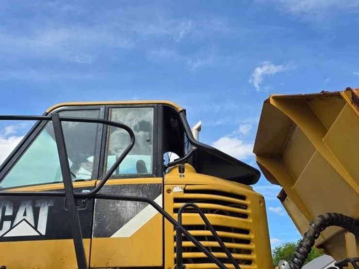 2011-caterpillar-740-image-13