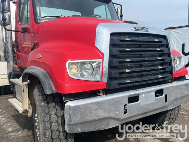 2018-freightliner-114sd-image-52