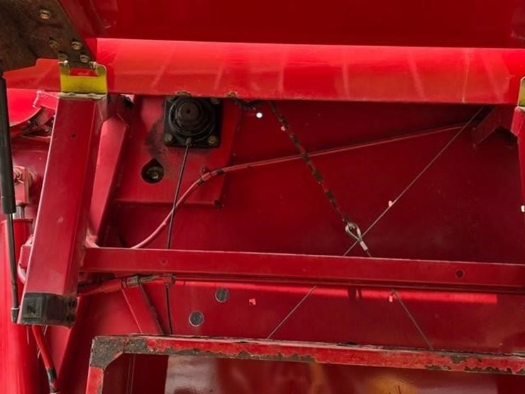 new-holland-br7060-image-28