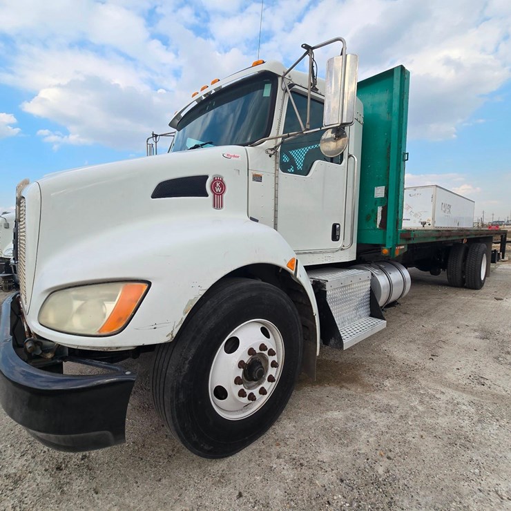 2010 KENWORTH T370