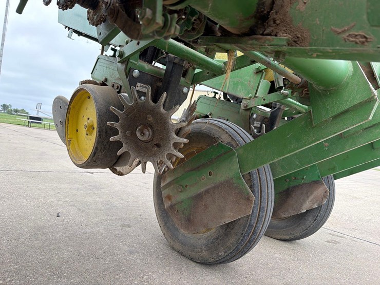 john-deere-7000-image-17