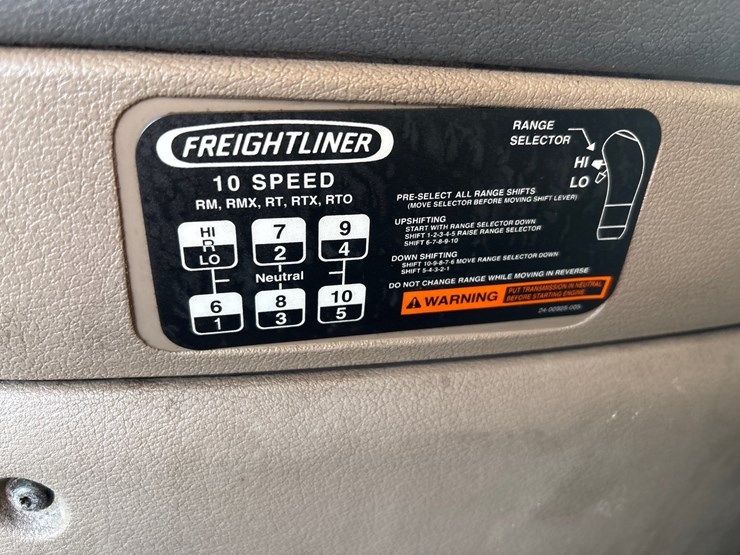 #225-•-2014-freightliner-tractor-truck-image-11