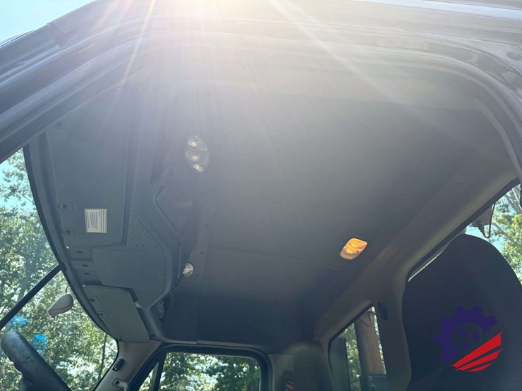 2016-freightliner-cascadia-113-image-45