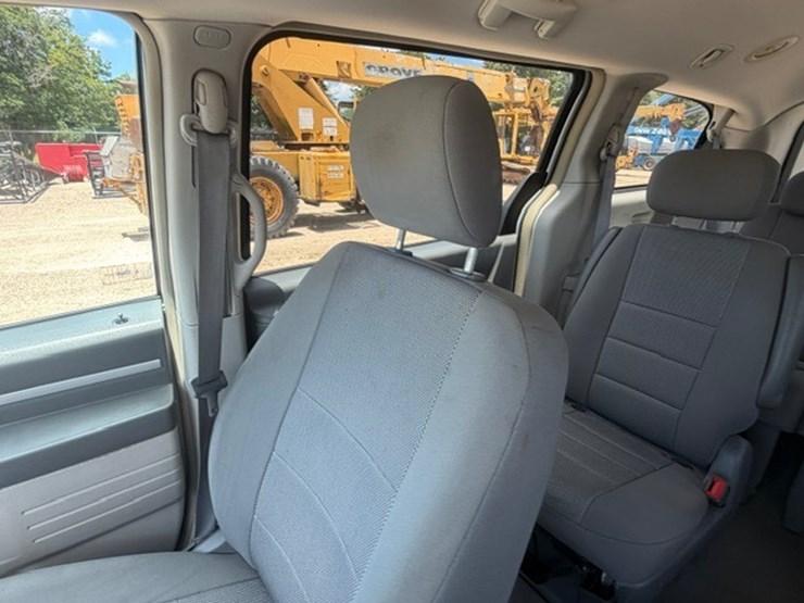 2009-dodge-grand-caravan-sxt-image-44