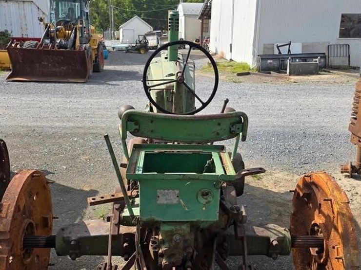 john-deere-tractor-(not-running)-image-11