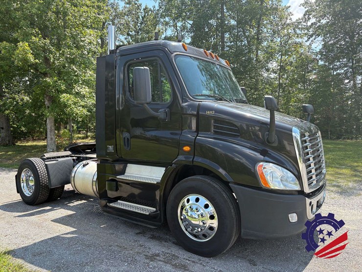2015-freightliner-cascadia-113-image-5