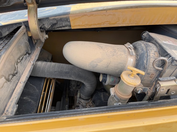 caterpillar-416d-image-47