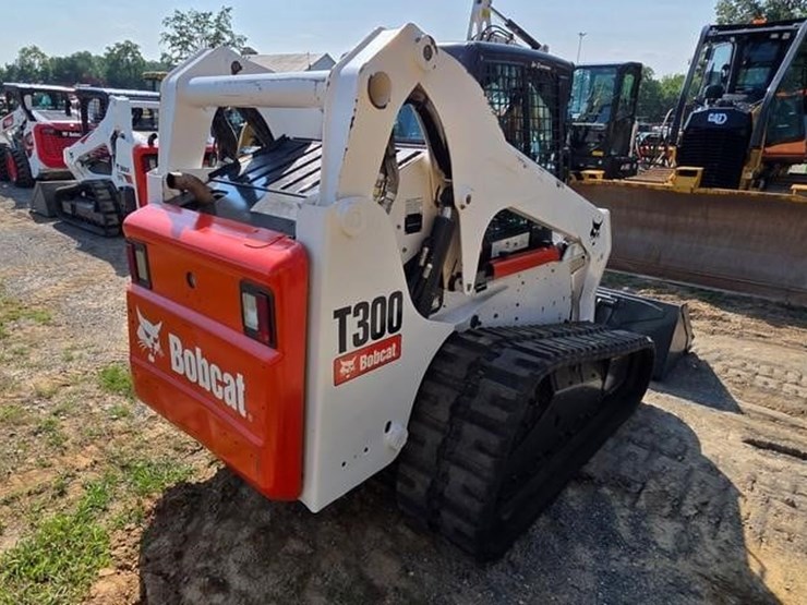 2010-bobcat-t300-image-3