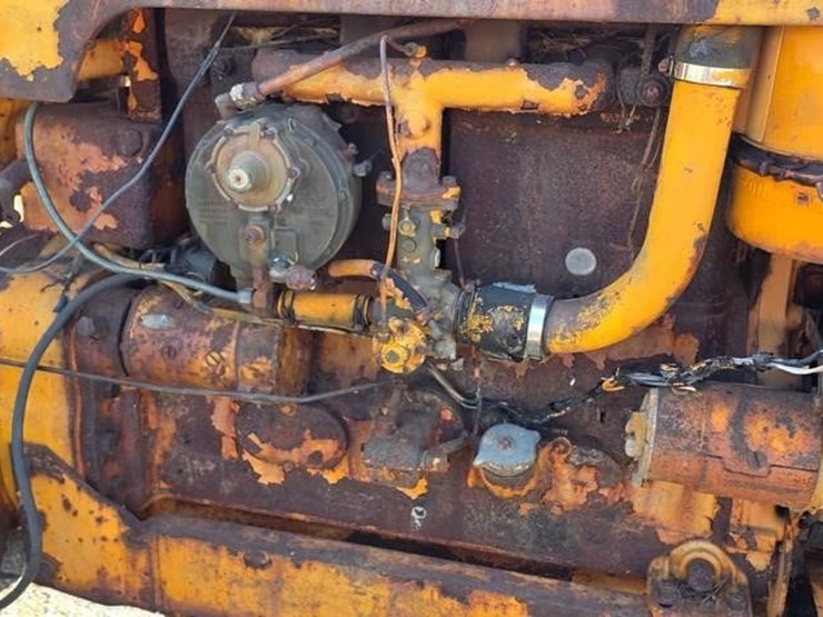 minneapolis-moline-tractor-(not-running)-114-image-19